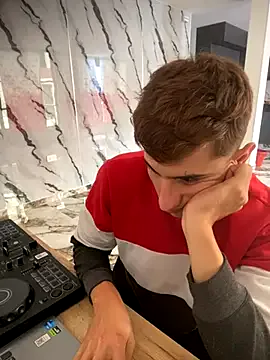 oliver_Lz from StripChat is Freechat