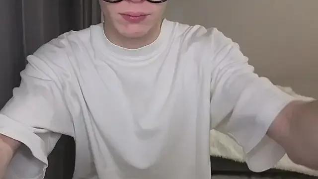 Oliver_star_boy_ from StripChat is Freechat