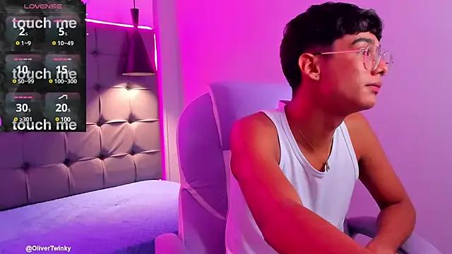 OliverTwinky from StripChat is Freechat