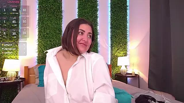 Try our streaming cams variety and talk on a personal level with our adorable girls streamers, showing off their bountiful shapes and dildos.