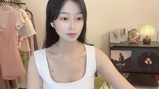 Onechestnut from StripChat is Freechat