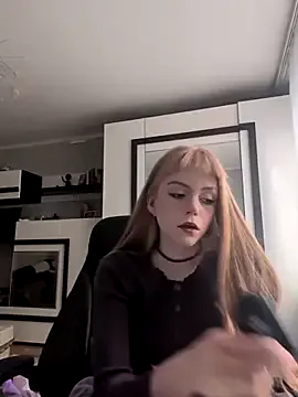 OpheliaMills from StripChat is Freechat