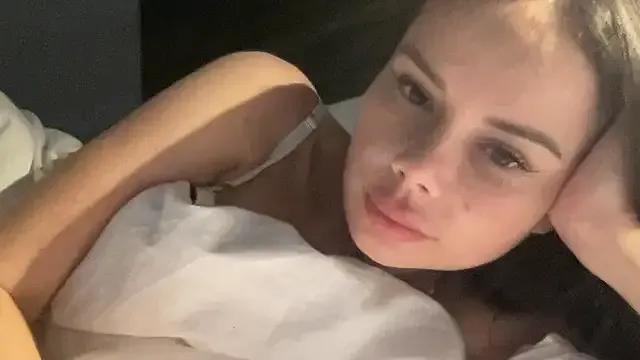 Orlinah from StripChat is Freechat