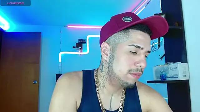 oscar22_cm from StripChat is Freechat