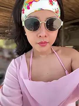 OUTDOOR_QUEEN010 from StripChat is Group