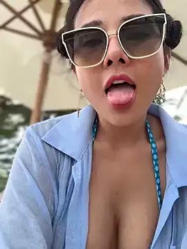 OUTDOOR_QUEEN010 from StripChat is Freechat