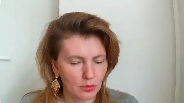 Oxyrella from StripChat is Freechat