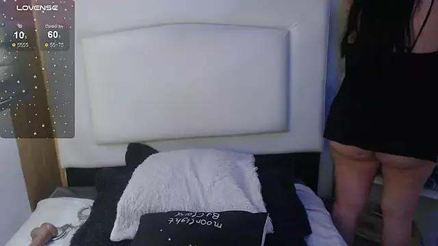 Try our streaming cams variety and talk on a personal level with our adorable girls streamers, showing off their bountiful shapes and dildos.