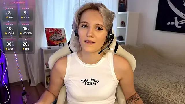 PearlineCallison from StripChat is Freechat