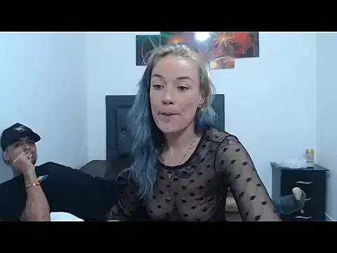 pearllt from StripChat is Freechat