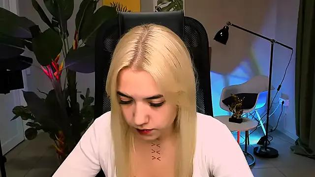 PeggyWood_ from StripChat