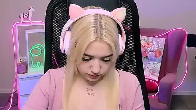 PeggyWood_ from StripChat is Freechat