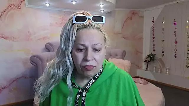 Penelope_Pinky from StripChat