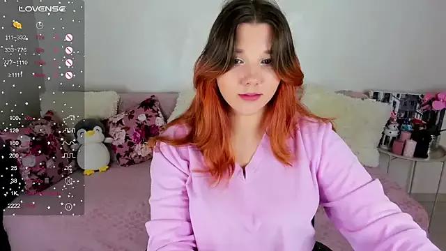 PenelopeOneGrey from StripChat