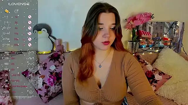 PenelopeOneGrey from StripChat