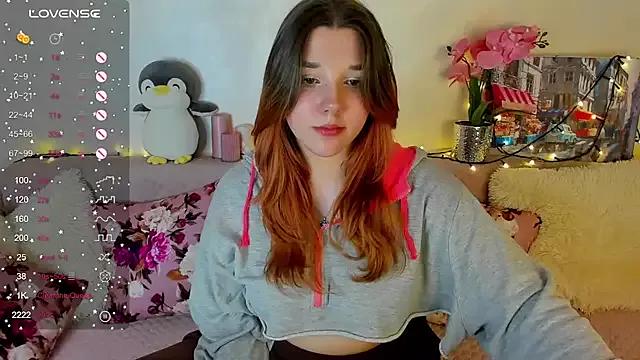 PenelopeOneGrey from StripChat