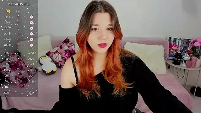 PenelopeOneGrey from StripChat
