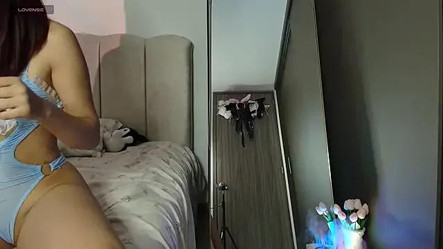 petite_mariee from StripChat is Freechat