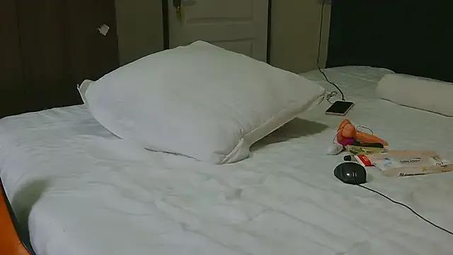 Petite_Queenxx from StripChat is Freechat