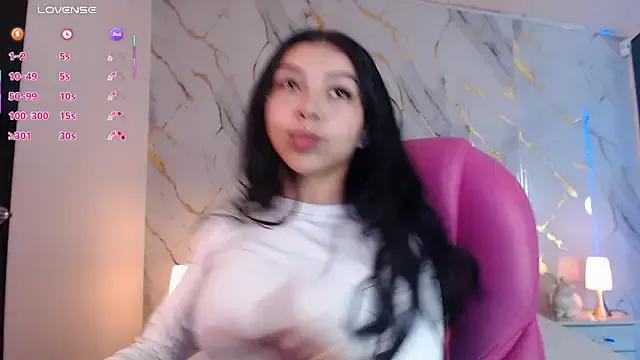 pettit_courtny from StripChat
