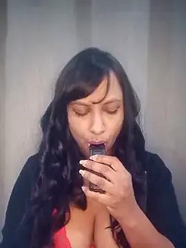 Phatmilfbitch from StripChat is Freechat