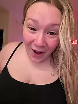 PiggyRose from StripChat