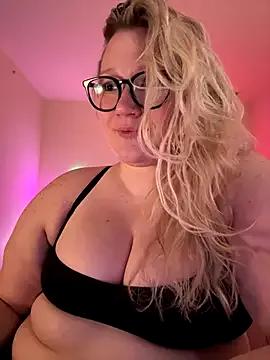 PiggyRose from StripChat