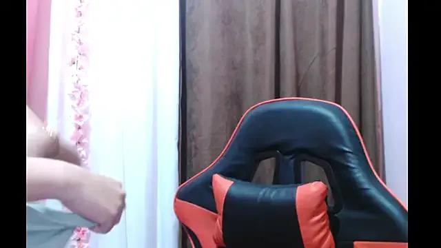 pinayscarlet from StripChat is Freechat
