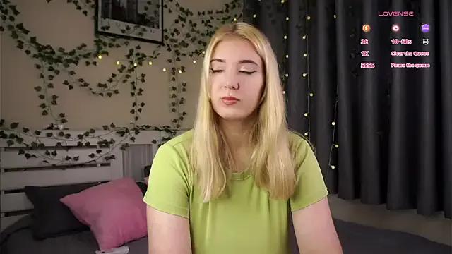 PinkyAura from StripChat is Freechat