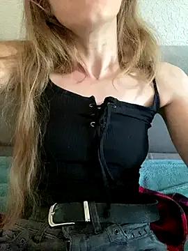 pleasedontpressaredburton from StripChat is Freechat