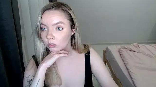 PolinaXXXJones from StripChat