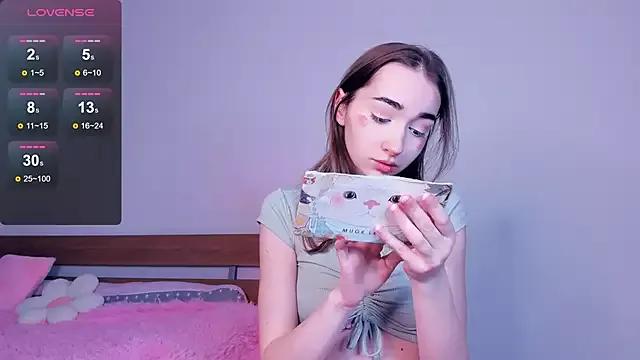 PollyBeev from StripChat