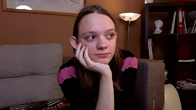 PollyHawkinson on StripChat 