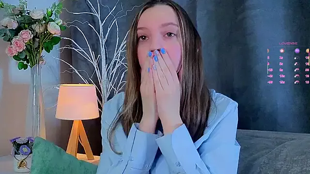 PollyHawkinson on StripChat 