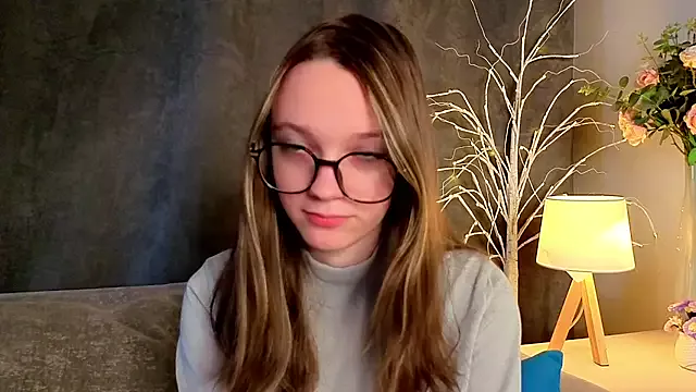 PollyHawkinson on StripChat 