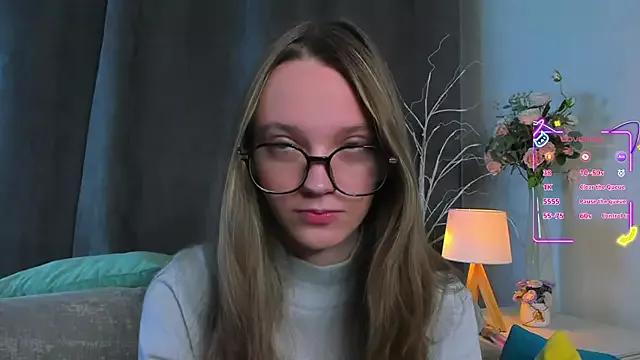 PollyHawkinson from StripChat is Freechat