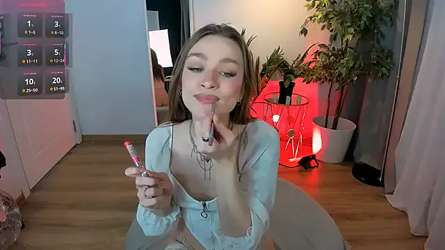 PollyMayer from StripChat is Freechat