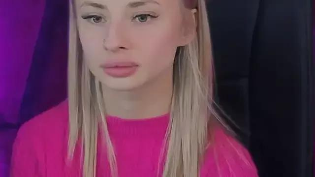 PollyMillees from StripChat