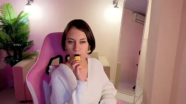 prettiestwinsor from StripChat is Freechat