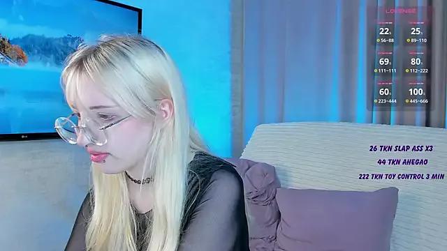 pretty_amaya from StripChat is Freechat