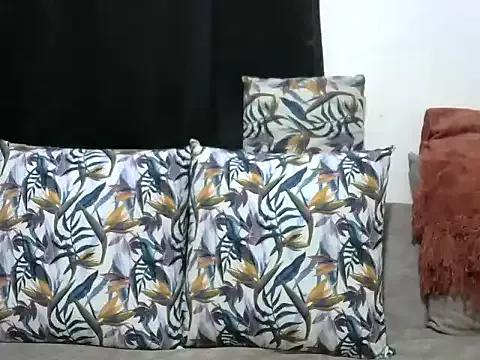 Pretty_brownskinn from StripChat is Freechat