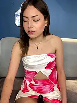 PrettyAmber from StripChat is Freechat