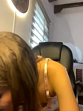 PrettyAmber from StripChat is Freechat