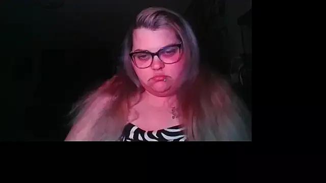 Prettyeyefairy from StripChat is Freechat