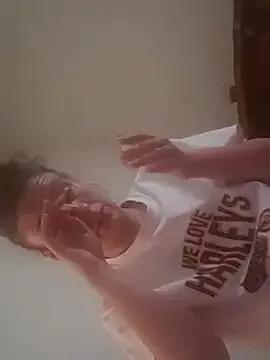 PrettyPocahontas69 from StripChat