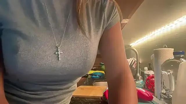 prettyykitty22 from StripChat is Freechat