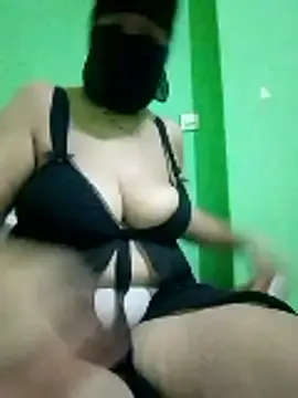 Prinsisa_sara from StripChat is Freechat
