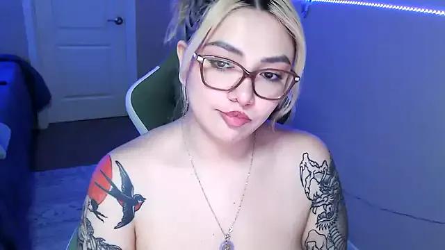 Try our streaming cams variety and talk on a personal level with our adorable girls streamers, showing off their bountiful shapes and dildos.