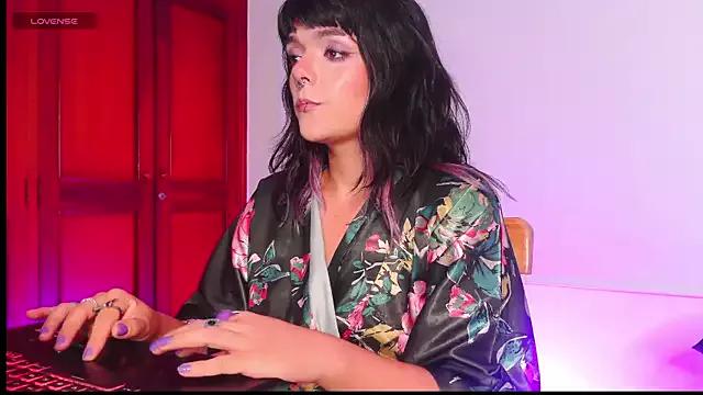 purple_em69 from StripChat is Freechat