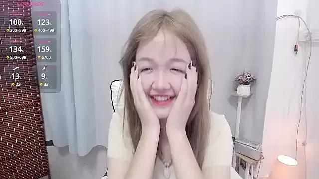 Q_mini from StripChat is Freechat